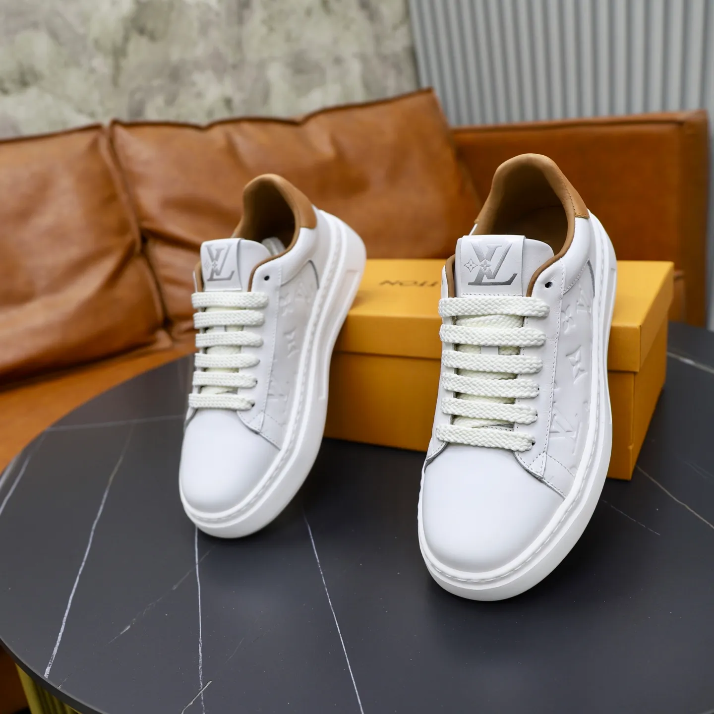 Ex-factory price: 480💰🙅‍♂️🙅‍♂️🙅‍♂️ Brand: LV Louis Vuitton Standard code: 38-44 (45 customized) Grade: Same as the official website Material: Original cowhide fabric Comfortable cowhide lining Increased lightness, wear-resistant and soft outsole Style category: Men's fashionable casual shoes Running sneakers Distinguished luxury brand elements Top luxury Color: actual picture color